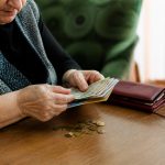 Majorarea salariului minim: Impactul asupra economiei, pensiilor și angajatorilor