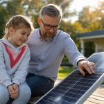România atinge un nou prag în tranziția energetică: Peste 330.000 de prosumatori și impactul acestora asupra rețelelor de distribuție