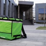 Uber amână relansarea Uber Eats în România: O analiză a contextului și implicațiilor strategice