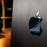 Apple Își Recâștigă Poziția de Lider în Capitalizarea Bursieră, Depășind Nvidia în Era Inteligenței Artificiale